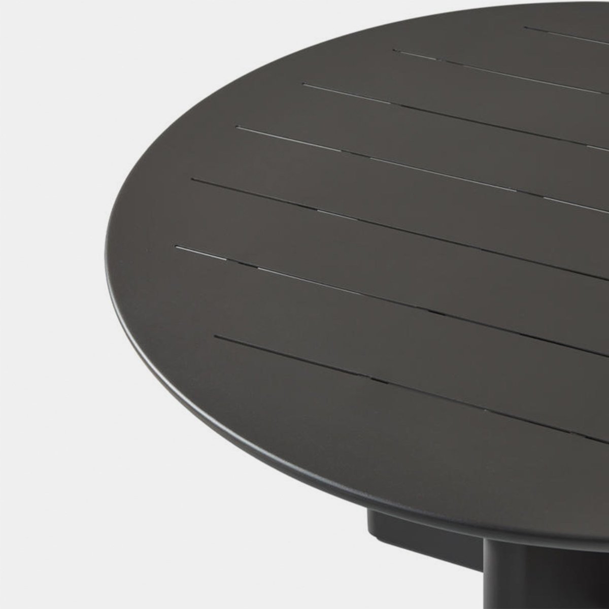 Victoria Aluminum Slatted Round Dining Table 60
